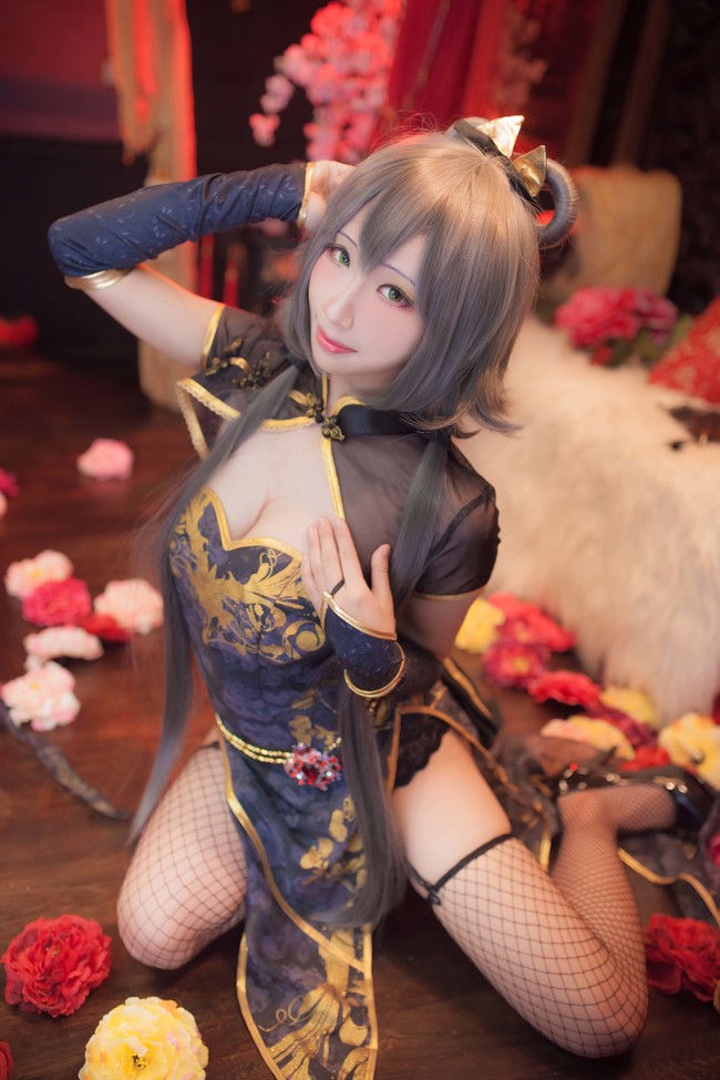 金丝雀洛天依 cosplay 雨波