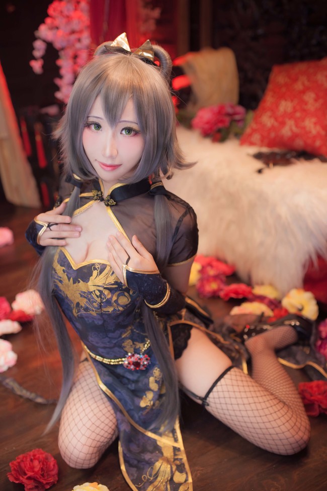 金丝雀洛天依 cosplay 雨波