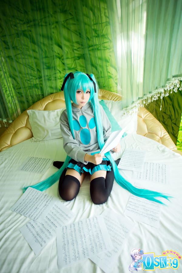 Coser弃AKI之初音未来高还原cos