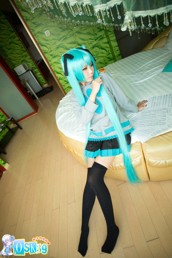 Coser弃AKI之初音未来高还原cos