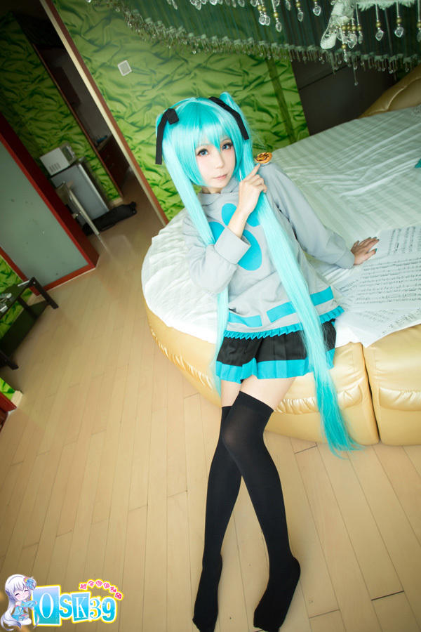 Coser弃AKI之初音未来高还原cos