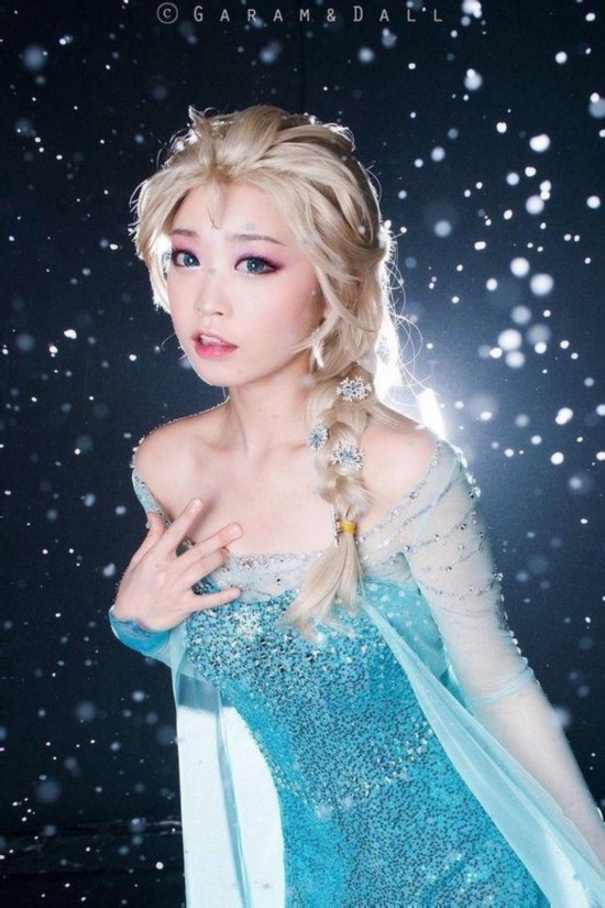 《冰雪奇缘》女主艾莎COS