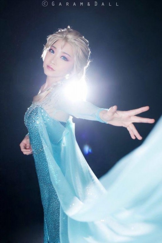 《冰雪奇缘》女主艾莎COS