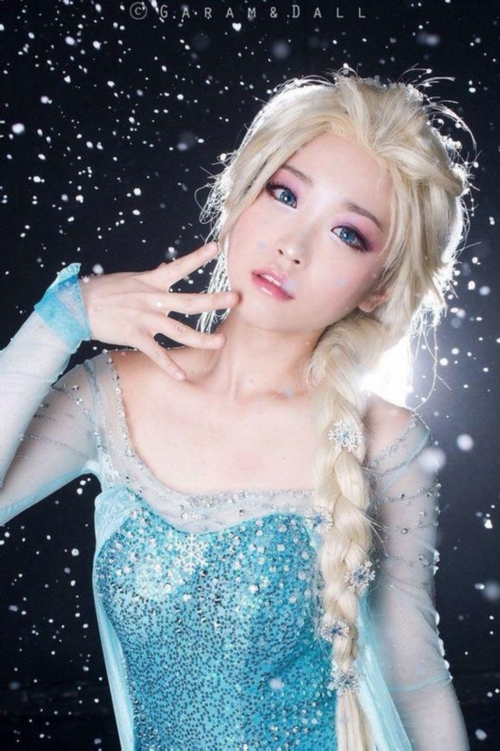 《冰雪奇缘》女主艾莎COS