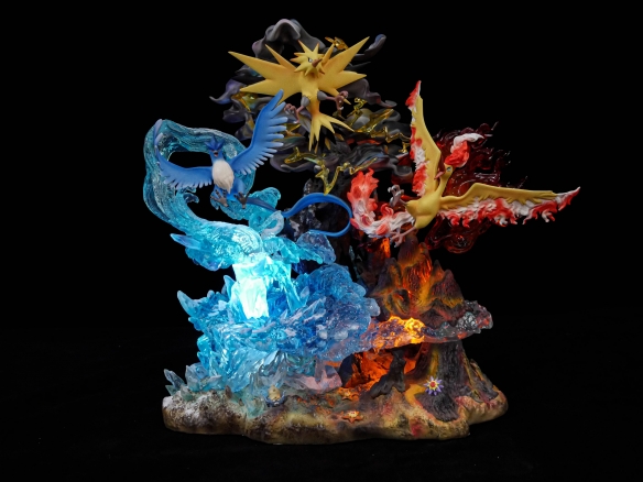 「精灵宝可梦」三圣鸟雕像限量发售100个 售价3380元